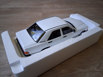 Mercedes-Benz 1:18 - 4