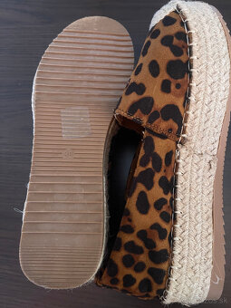 Tigrované espadrilky na platforme - 4