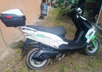 Elektrický skúter AKUMOTO 600 - 4