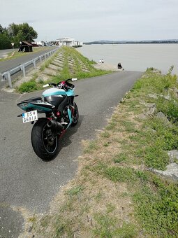Yamaha R6 - 4