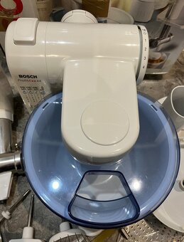 Nový kuchynský robot Bosch MUM 4406 - 4