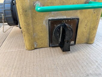 ZÁSUVKOVÁ SKRINKA - 4