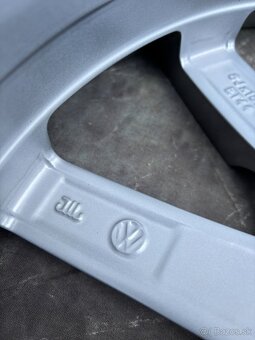 Zánovní orig. Alu kola VW Passat B8 235/45/18 DOT23 - 4