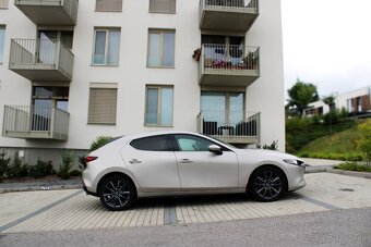 Mazda 3 2.5 e-Skyactiv G140 mHEV Takumi, V záruke,BOSE audio - 4