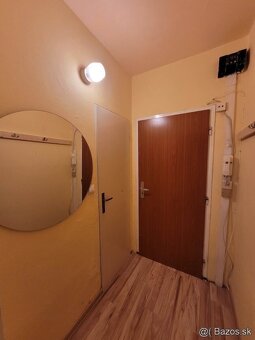 Ponúkame do prenájmu garsonku v Štúrove - 4