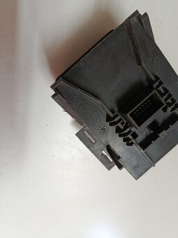 vypinac svetiel opel corsa 09114384 20€ - 4