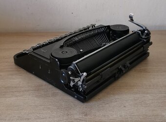 Starožitný švajčiarsky písací stroj PATRIA z roku 1938 - 4