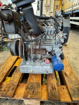 Predám kubota D722 Motor - 4