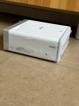 Epson EF-100B - 4