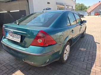Ford Mondeo Ghia - 4