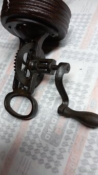 Starožitný liatinový mixér - 4