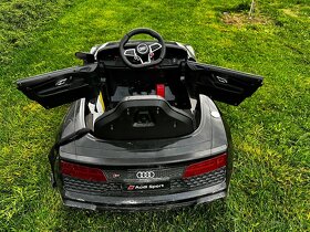 Elektrické auto Audi R8 - 4