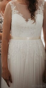 Krásne čipkované svadobné šaty - 4