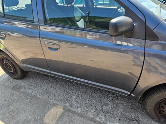 Toyota Yaris 1,33 a Corolla 1,8 4x4, rôzne diely. - 4