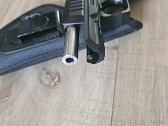 Ruger SR22 v kalibri .22LR (uloženka) - 4
