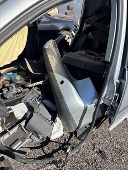 Lacno Rozpredam alebo predám ako celok VW touran - 4