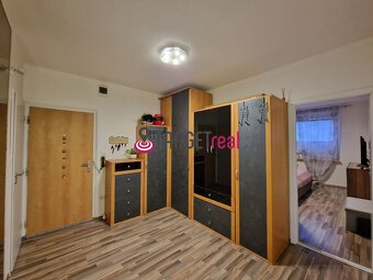 Na predaj veľký kompletne zariadený 3-izbový byt v centre Pi - 4