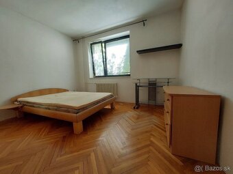 Izba pri vysokoškolských internátoch na Mlynoch,120m2+55m2 - 4