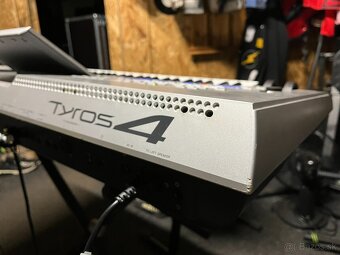 Predám Yamaha Tyros 4 - 4