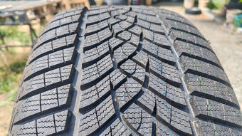 Zimné pneu 235/40 R18 --- GOOD YEAR - 4