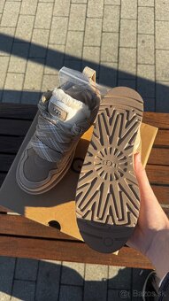 UGG LOWMEL SAND - 4