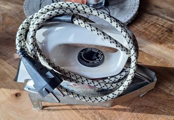 2 starožitné žehličky - 4