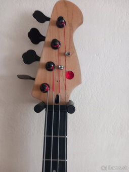 harlej benton - 4