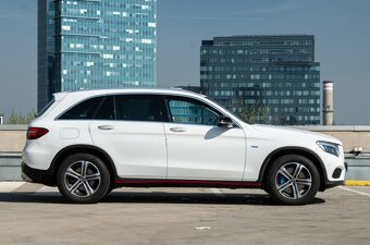 Mercedes-Benz GLC SUV 350 e 4MATIC A/T - 4