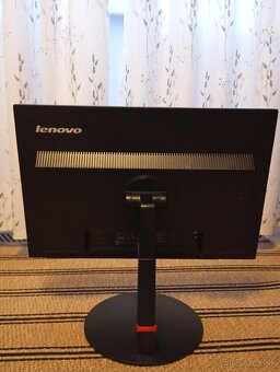 monitor Lenovo - 4