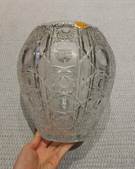 Brúsené sklo Bohemia Crystal - baňatá váza - 4