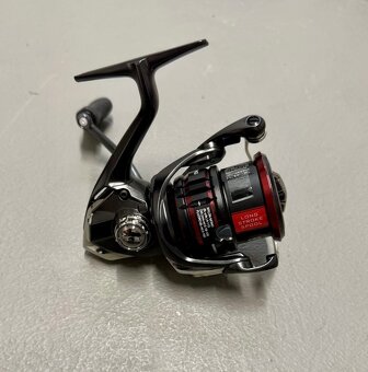 Predám navijak Shimano Vanford 2500SHG - 4