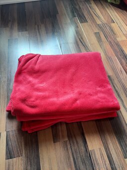 Červená deka na piknik alebo prikrytie, 175x135 cm - 4