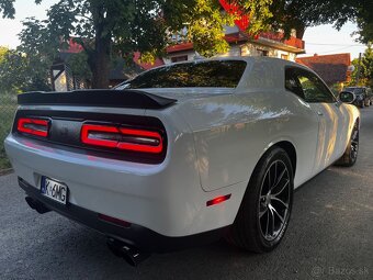 Dodge Challenger 6.4 - 4