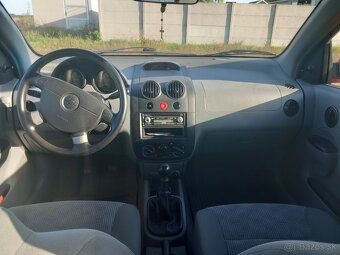 Chevrolet Aveo - 4