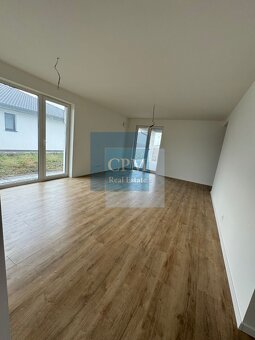 Ponúkame na predaj 4-izbový samostatný dom v časti Hviezdosl - 4