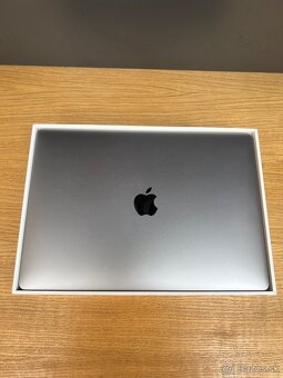 Predám MacBook AIR M1, 8GB/256GB, TOP, ZARUKA SK, CYKLOV - 4