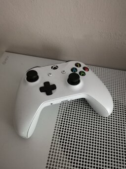 Xbox One S - 4