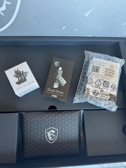 MSI Titan 18 HX A14VIG_TOP - 4