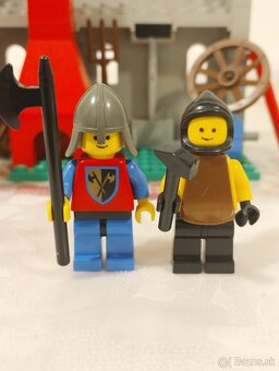 LEGO Castle 6040 Blacksmith Shop - 4