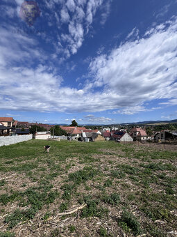 Na predaj oplotený stavebný pozemok v obci Banka, 1 623 m² - 4
