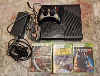 XBOX 360 E, 500Gb HDD + OVLADAC + 3 HRY - 4
