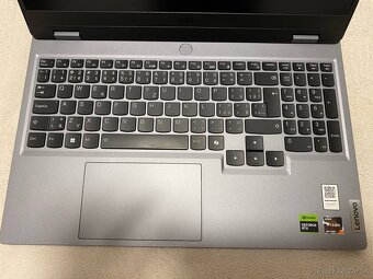 Lenovo LOQ 15ARP9 - 4