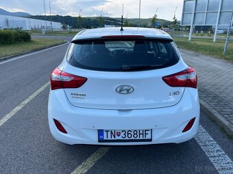 Predám Hyundai i30 1.4i MPI DOHC CVVT Comfort r. v. 2012 - 4
