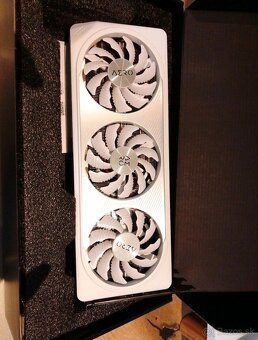 GIGABYTE NVIDIA GeForce RTX 4060 AERO OC 8G - 4