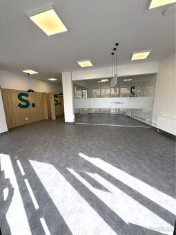 Reprezentatívny obchodný priestor v novostavbe v centre mest - 4