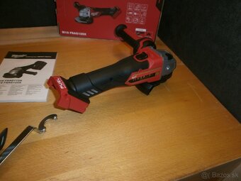 MILWAUKEE M18 FUEL 125 mm uhlová brúska s posuvným spínačom - 4