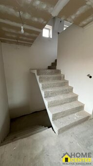 PREDAJ : RODINNÝ DOM, KOMÁRNO - NOVÁ STRÁŹ - 4