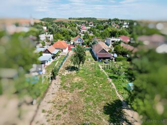 Stavebný pozemok v tichej lokalite o výmere až 1336 m2… - 4