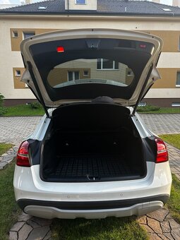 Mercedes GLA trieda 200 D A/T - 4