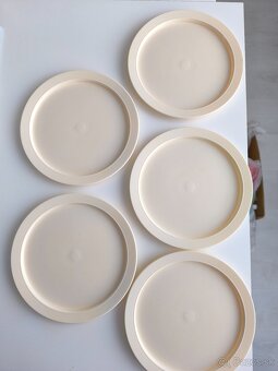 ná4 tácky, malé tanieriku Tupperware+ 1 zdarma - 4